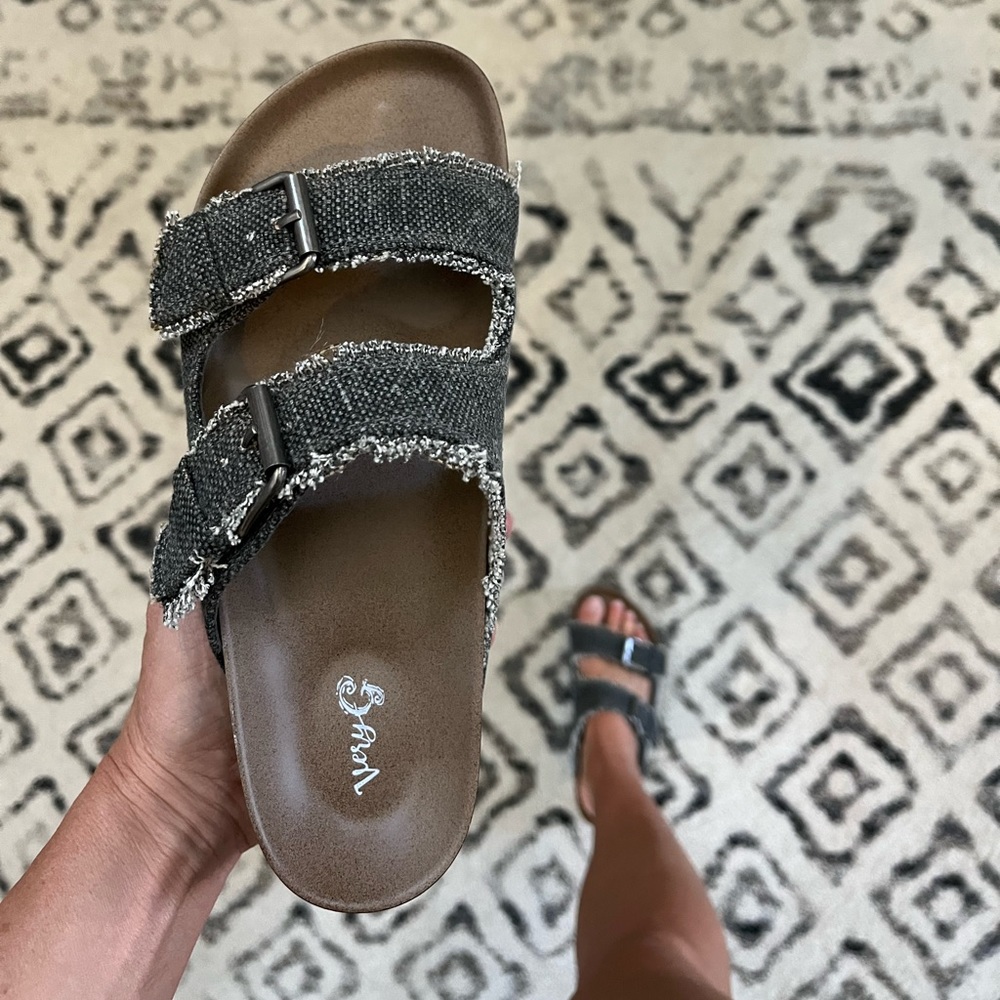 Very G sandals
